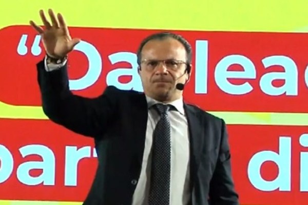 Cateno De Luca stringe intesa con FdI: avrà un gruppo alla Camera e...niente raccolta firme per le prossime politiche 