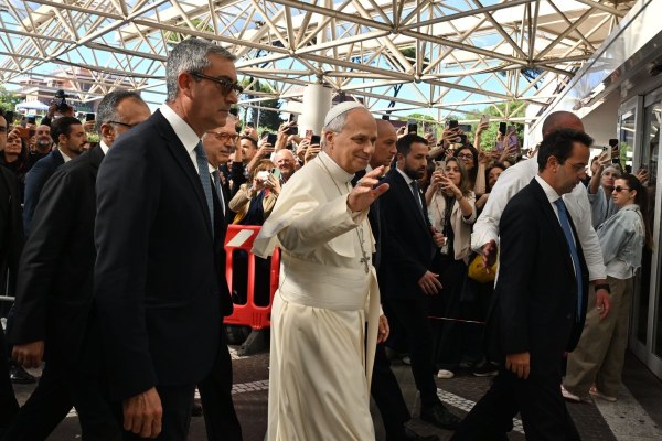 Papa Leone XIV operato al Gemelli, “Intervento concluso positivamente”