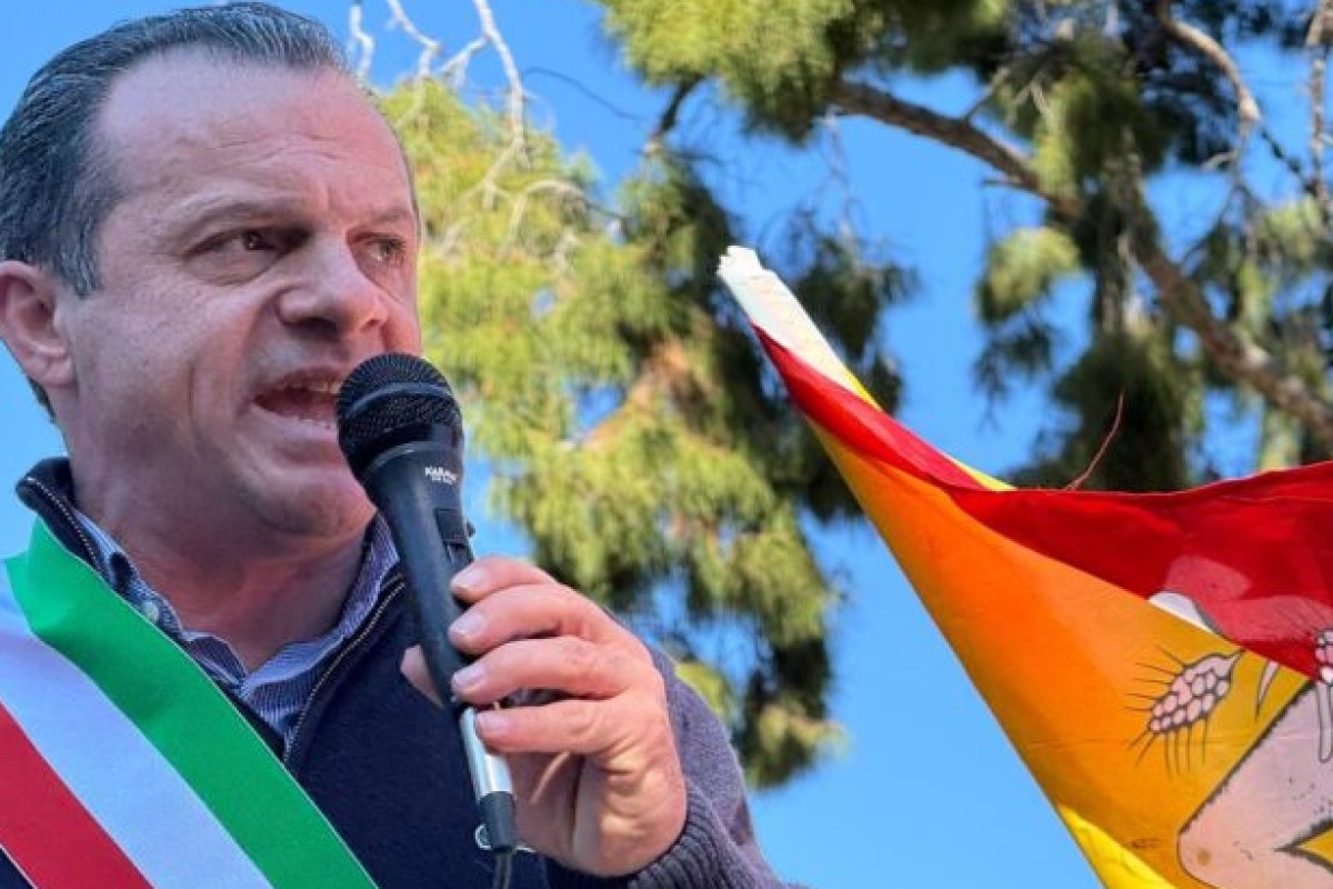 De Luca lancia la sfida da Roma: "Con i 'Sindaci d'Italia' puntiamo ben oltre il 3%
