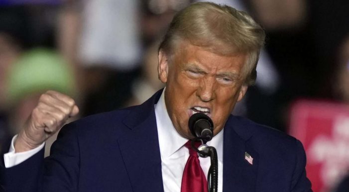 Ancora una volta Trump contro il Papa. Sempre tese le trattative con l'Iran