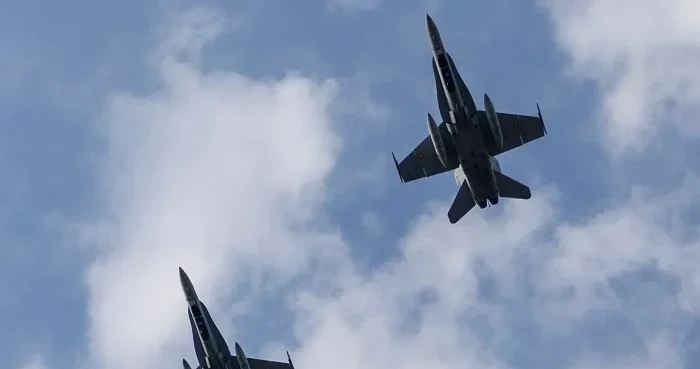 Sale la tensione tra Russia e Paesi Nato. Caccia italiani abbattono drone sulla Lituania