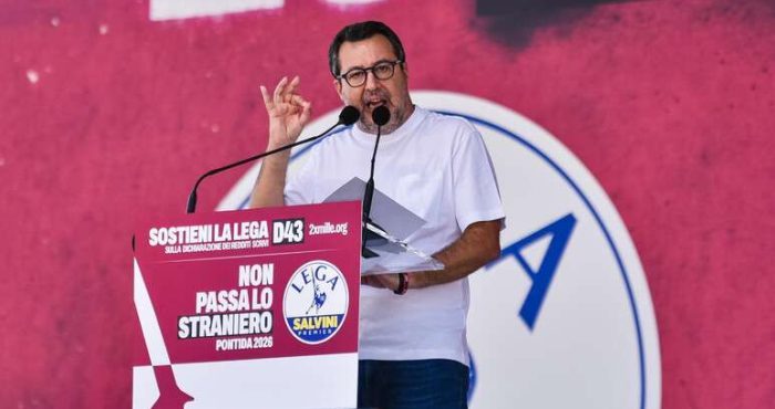 Salvini  al raduno di Pontida: congresso straordinario della Lega a ottobre